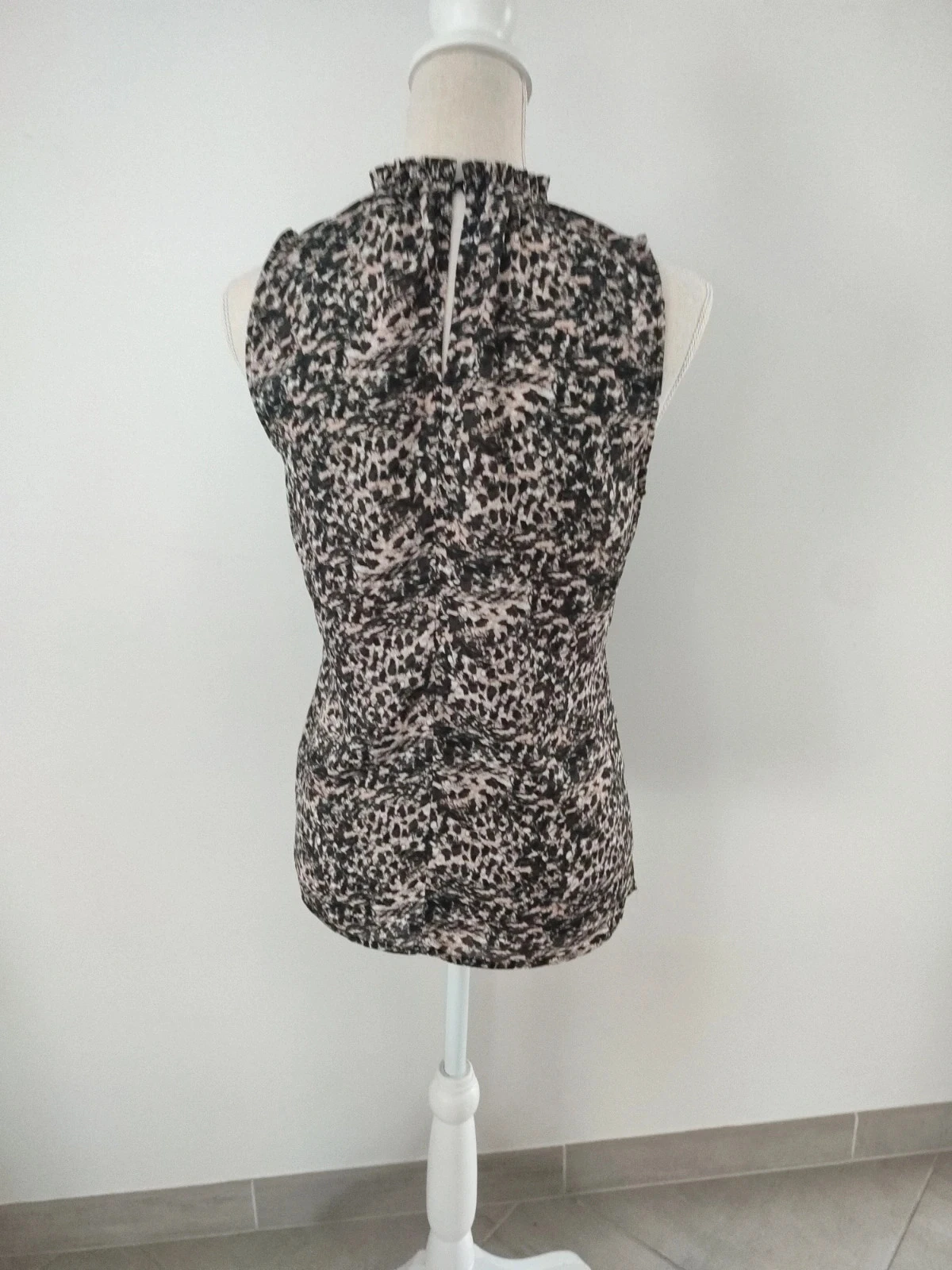 Women's short-sleeved t-shirt size 38 – photo 2